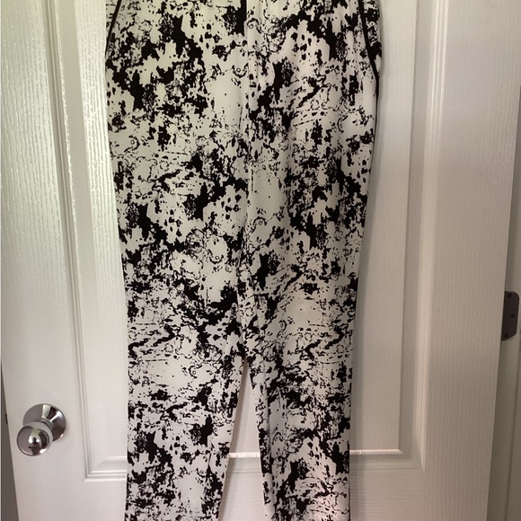 Banana Republic Pants - Banana Republic Women’s Monochrome Patterned Pants